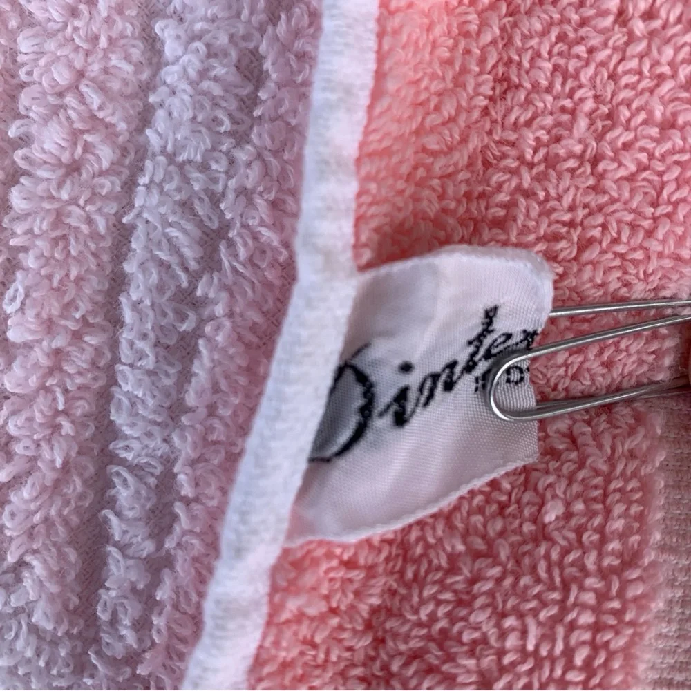 Vintage Pink And White Hand Towels Lot Of 3 For Kitchen Or Bathroom Different Sz